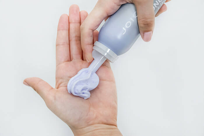 Blonde Life Foam in hand